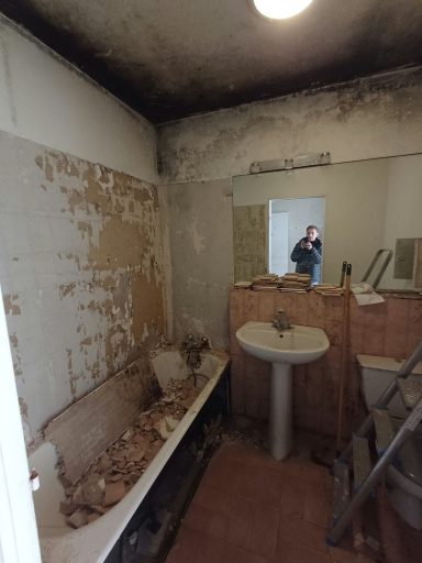 Avant — Salle de bain Avant — Salle de bain — rénovation d’un appartement à Nice par B&S Rénovazur